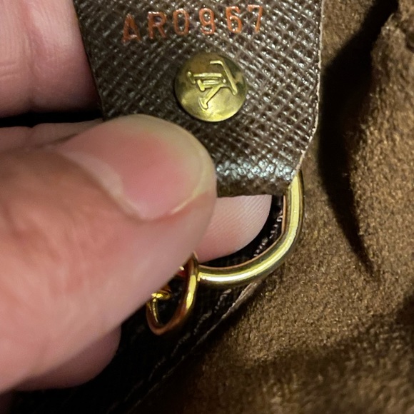 Louis Vuitton bucket bag - Picture 6 of 11